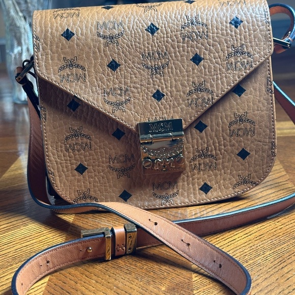 MCM PATRICIA SHOULDER BAG / CROSSBODY
HERITAGE COGNAC CANVAS - Picture 16 of 16